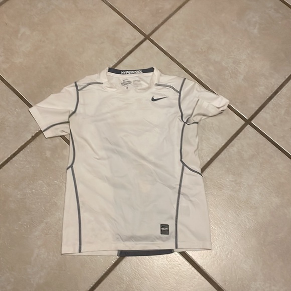 Nike hyper cool dry shirt - Picture 2 of 2